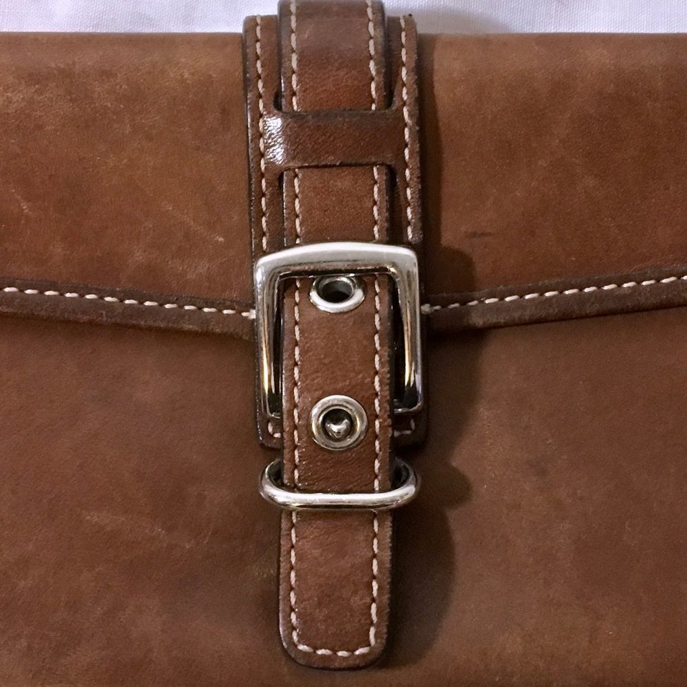 Slim pre-owned leather tan Coach wristlet
